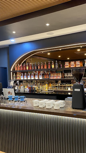 Opinii despre Lavin Eatery & Coffee Medan în Kota Medan - Gastronomi dan perhotelan