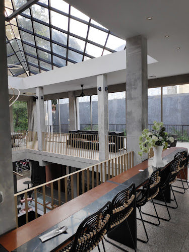 OURA - Cafe & Restaurant - Gastronomi dan perhotelan