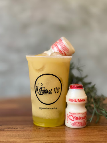 Opinii despre Garasi 1/2 Cafe and Eatery în Surabaya - Gastronomi dan perhotelan