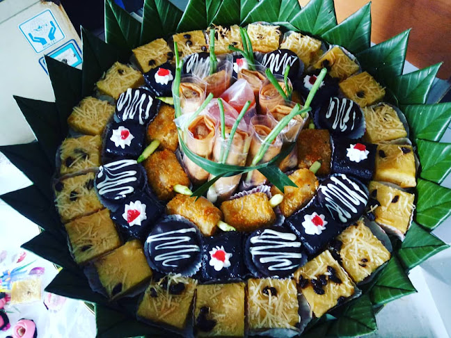 Opinii despre Jajanan Pasar Mbak Buch în Kota Mataram - Gastronomi dan perhotelan