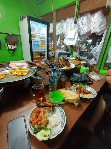 Warung Penyetan Bu Erna - Gastronomi dan perhotelan