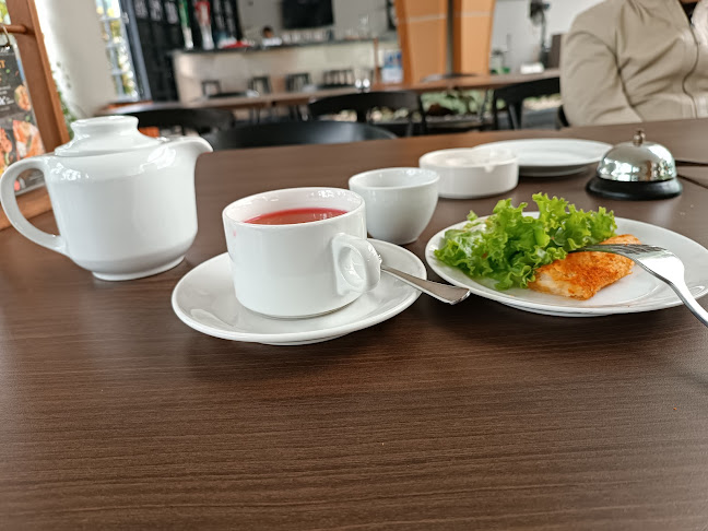 Luxe Bar & Lounge - Gastronomi dan perhotelan