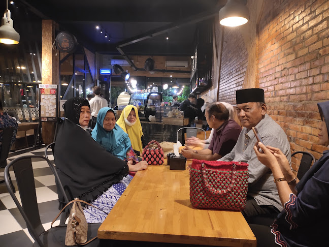 Comentarii opinii despre Dhapu Ava Koffie Sudirman