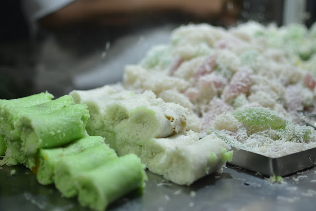 Onde Onde Pak Djadi - Gastronomi dan perhotelan