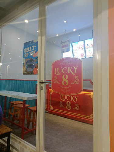 Lucky 8 , Gion Market