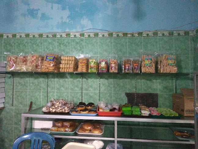 Opinii despre Toko Kue Basah Bu Dollah în Kota Malang - Gastronomi dan perhotelan