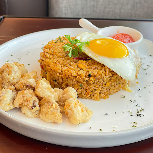 Opinii despre Lavin Eatery & Coffee Medan în Kota Medan - Gastronomi dan perhotelan