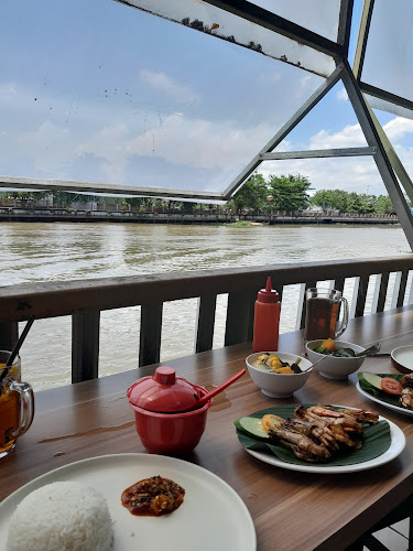 Saraba Nyaman Floating Restaurant