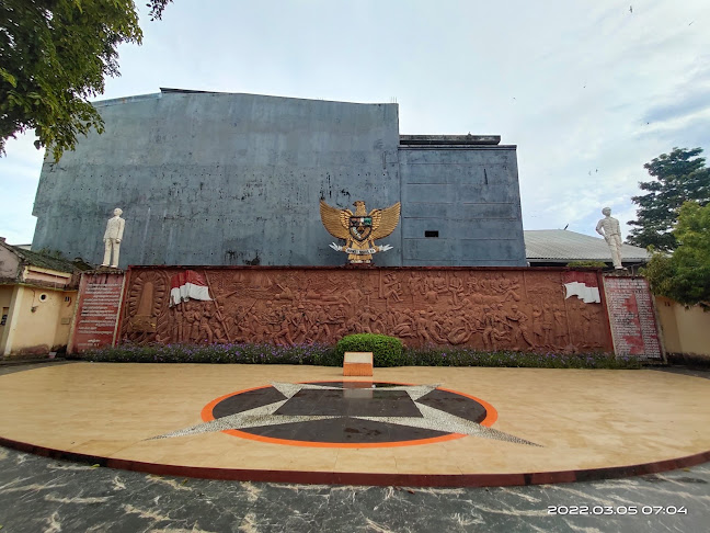 Opinii despre Es Teler 77 Monumen 40.000 Jiwa în Kota Parepare - Gastronomi dan perhotelan