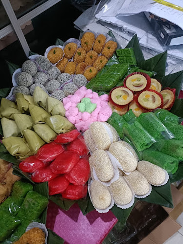 Toko Kue Basah Bu Dollah - Gastronomi dan perhotelan