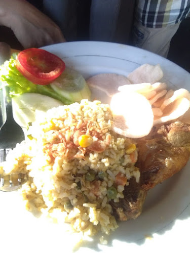 bundaran, Cafe area, l Jl. Jend. Sudirman, Simpang Tiga, Kec. Bukit Raya, Kota Pekanbaru, Riau 28288