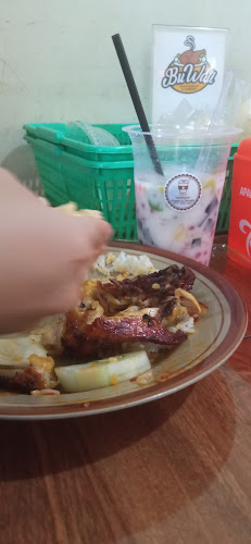 Opinii despre Warung Makan Ayam Bakar Bu Wati în Kota Salatiga - Gastronomi dan perhotelan