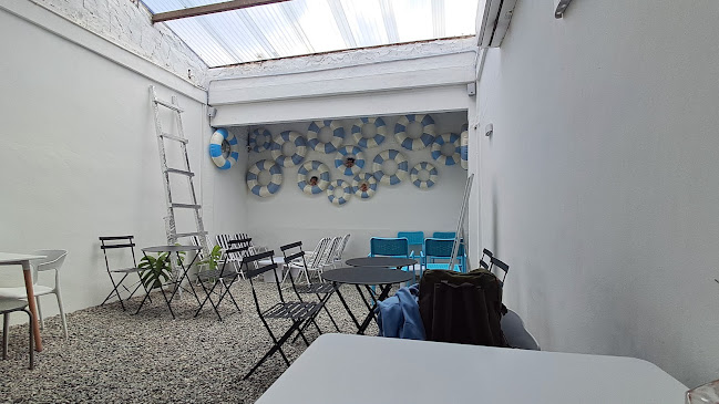 Maran Sanctuary - Gastronomi dan perhotelan