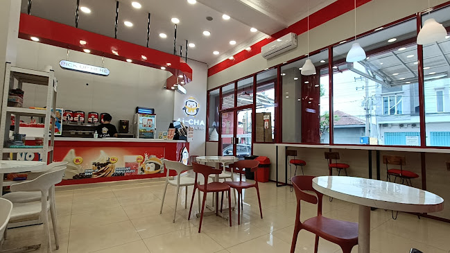 Aicha Ice Cream & Tea Madiun - Gastronomi dan perhotelan