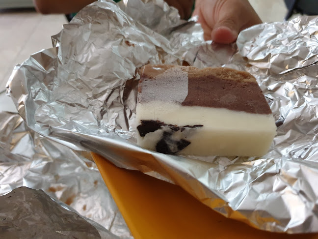 Es Krim dan Salon Mahkota