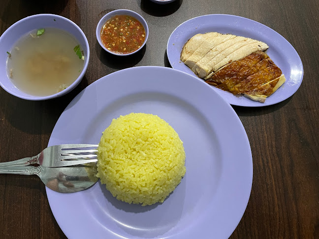 Opinii despre Nasi Ayam Hainam Budi Siang Malam în Kota Batam - Gastronomi dan perhotelan