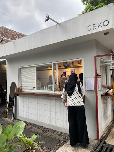 Jl. Natuna No.47, Kb. Pisang, Kec. Sumur Bandung, Kota Bandung, Jawa Barat 40112