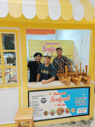 Opinii despre Bancaan Seafood Hollywood Surabaya în Surabaya - Gastronomi dan perhotelan