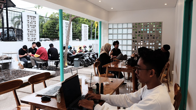 Opinii despre Koloni Coffee în Kota Palembang - Gastronomi dan perhotelan