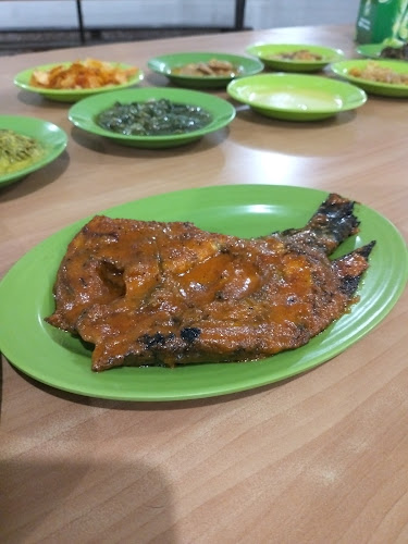 Comentarii opinii despre Pondok ikan Bakar Khatib Sulaiman