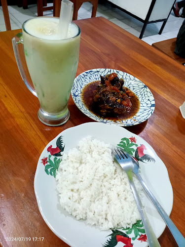 Resto UYAH LEGI - Gastronomi dan perhotelan