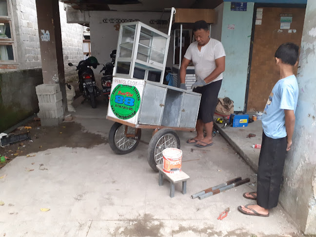 Jl. Anjasmoro, Kepanjen Lor, Kec. Kepanjenkidul, Kota Blitar, Jawa Timur 66117