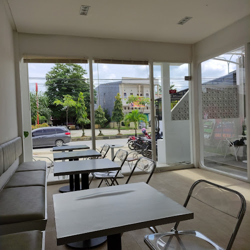 Opinii despre Mujur Coffee & Roster în Kota Kendari - Gastronomi dan perhotelan
