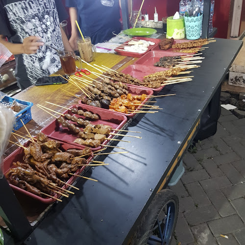 Opinii despre Angkringan Idola Manukan în Surabaya - Gastronomi dan perhotelan
