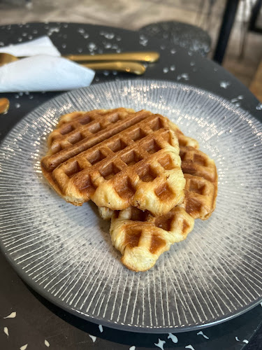 Opinii despre Dot Coffee în Kota Denpasar - Gastronomi dan perhotelan