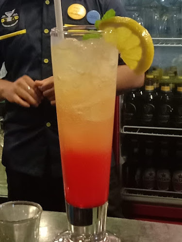 Opinii despre Sarawati Bar în Kota Surakarta - Gastronomi dan perhotelan