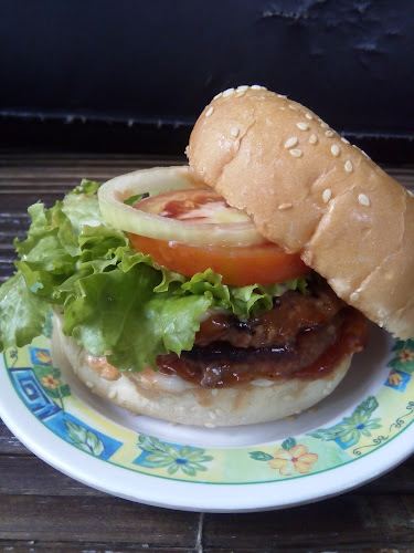 Opinii despre Booms Burger în Kota Tangerang Selatan - Gastronomi dan perhotelan