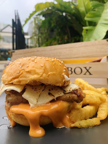 Opinii despre Burger Hos! în Kota Tangerang Selatan - Gastronomi dan perhotelan