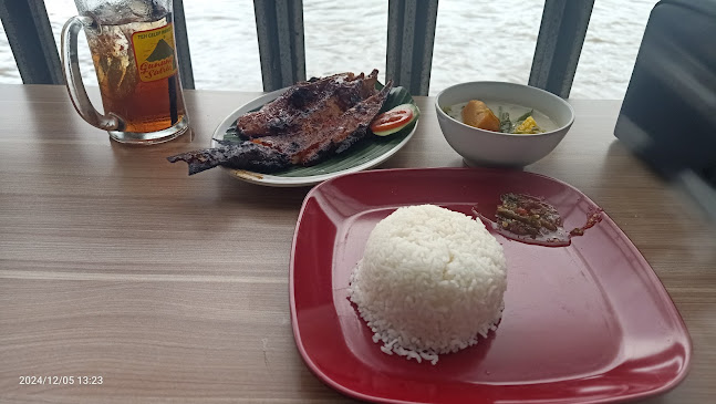 Opinii despre Saraba Nyaman Floating Restaurant în Kota Banjarmasin - Gastronomi dan perhotelan