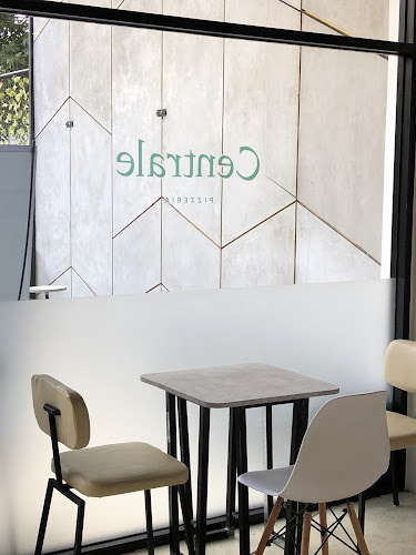 Centrale Pizzeria - Gastronomi dan perhotelan