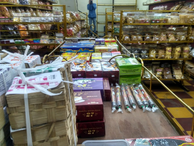 LUTFIA SNACK - Gastronomi dan perhotelan