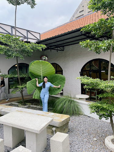 Rest Coffee Eat, Play & Relax - Kota Madiun