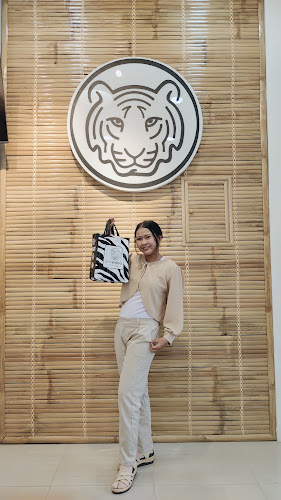 Opinii despre Siliwangi Bolu Kukus Raya Lontar, Surabaya în Surabaya - Gastronomi dan perhotelan