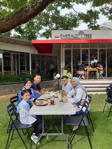 Emerald Tree Resto & Coffee Bar - Kota Tangerang Selatan