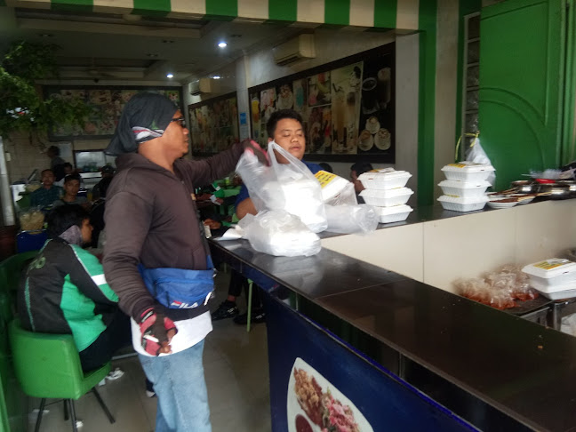 Ayam Penyet Jakarta SM.Raja - Gastronomi dan perhotelan