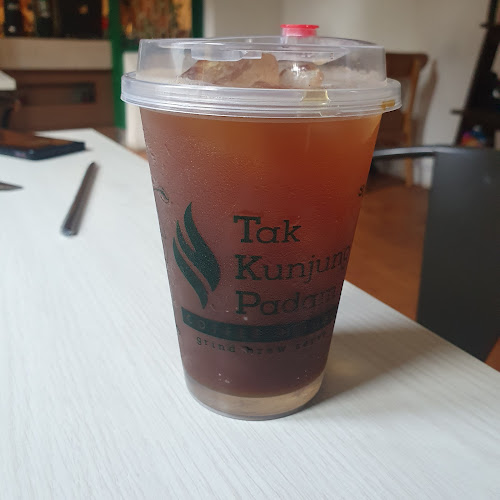 Opinii despre Tak Kunjung Padam Coffee House Surabaya în Surabaya - Gastronomi dan perhotelan