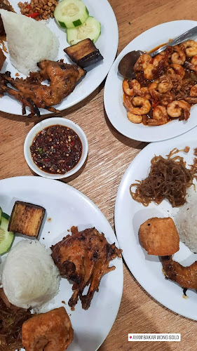 AYAM BAKAR WONG SOLO RUNGKUT MADYA