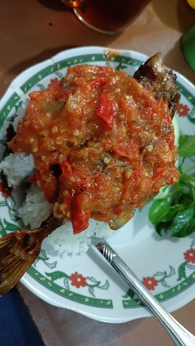 Comentarii opinii despre Warung Penyetan Bu Erna