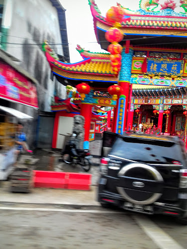 WX4Q+6V3, Jl. Saman Bujang, Pasiran, Kec. Singkawang Bar., Kota Singkawang, Kalimantan Barat 79123