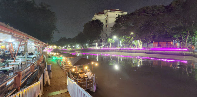 Sentra Wisata Kuliner Taman Prestasi