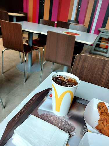 McDonald's Istana BEC Bandung - Gastronomi dan perhotelan