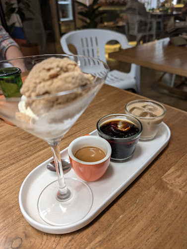 Jl. Trunojoyo No.81, DR. Soetomo, Kec. Tegalsari, Surabaya, Jawa Timur 60264