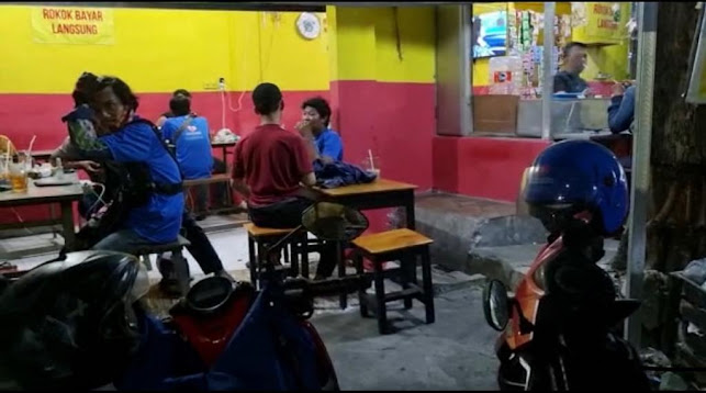 PQQ5+WP5, Jl. Pacar Kembang, Pacar Kembang, Kec. Tambaksari, Surabaya, Jawa Timur 60132