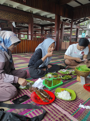 Jl. Rereongan Sarupi No.104, Ciumbuleuit, Kec. Cidadap, Kota Bandung, Jawa Barat 40142