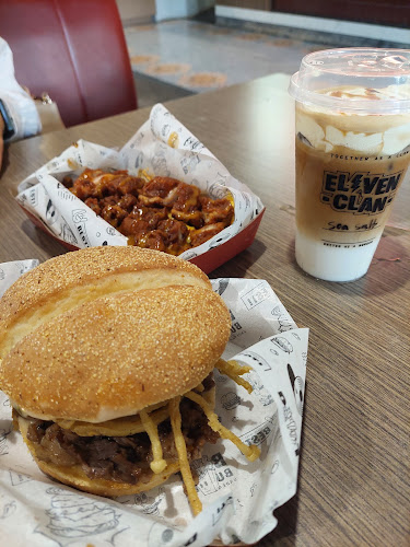 ELEVEN CLAN BURGER - Gastronomi dan perhotelan