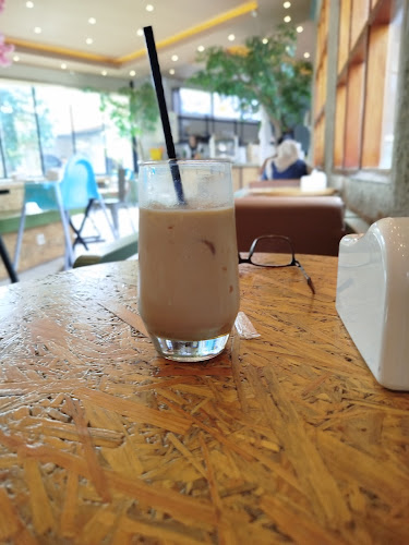 Opinii despre Rest Coffee Eat, Play & Relax în Kota Madiun - Gastronomi dan perhotelan